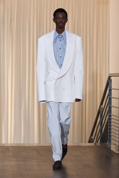 Look 30